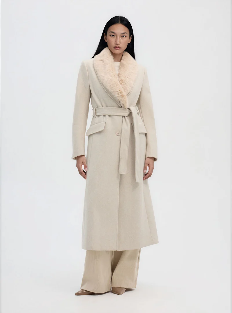 Cappotto lungo con collo in pelo sintetico e cintura