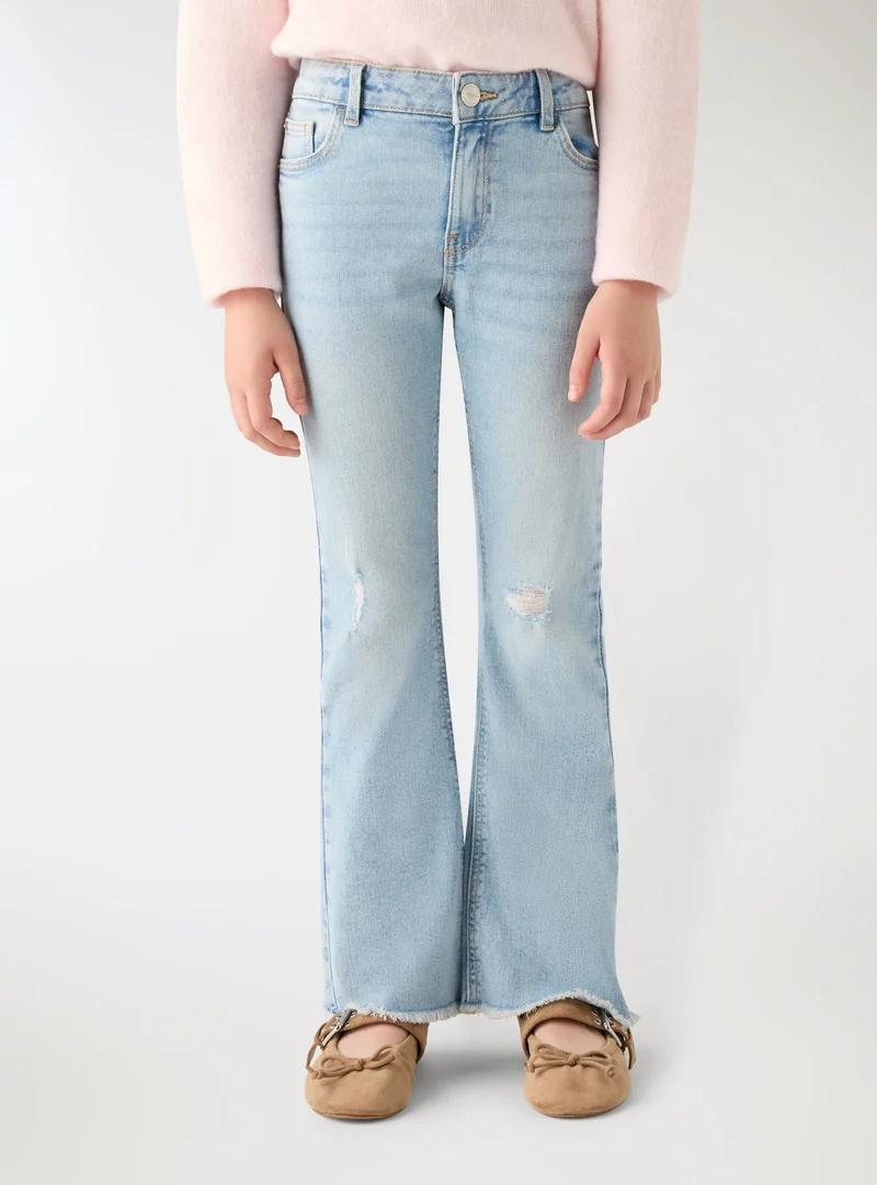 Jeans a zampa con strappi