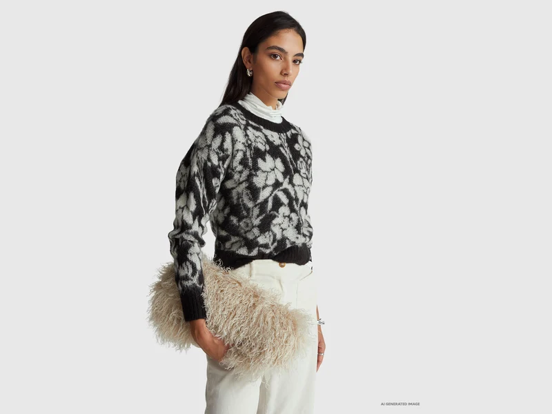 Maglia con fantasia floreale
