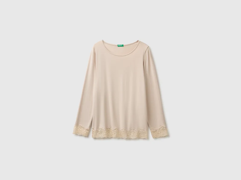 Maglia fluida con pizzo