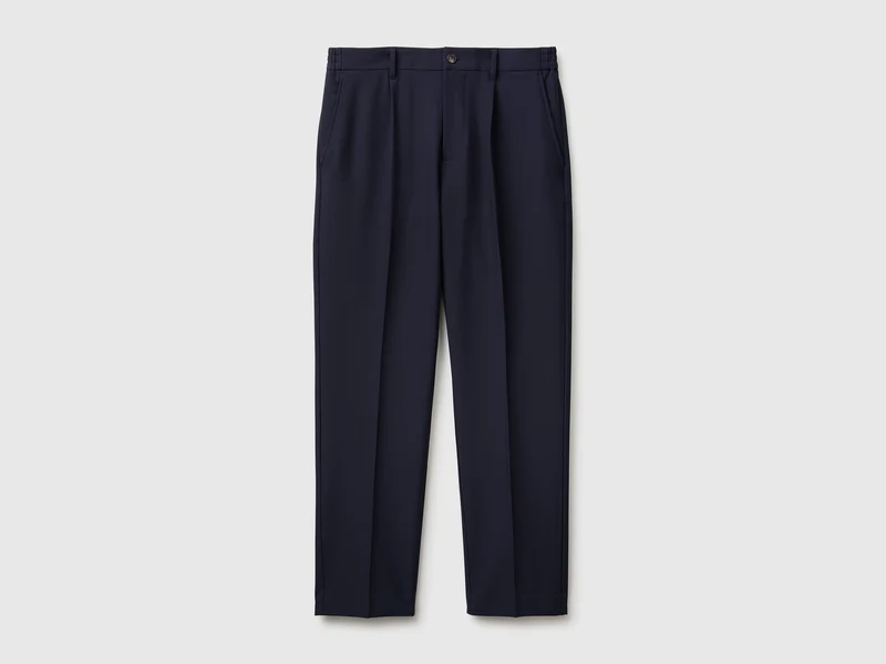 Pantaloni con pinces e piega