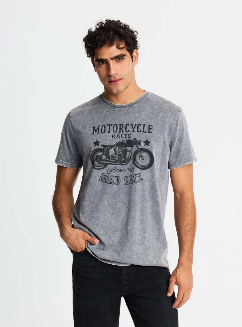 T-shirt con stampa moto effetto acid wash