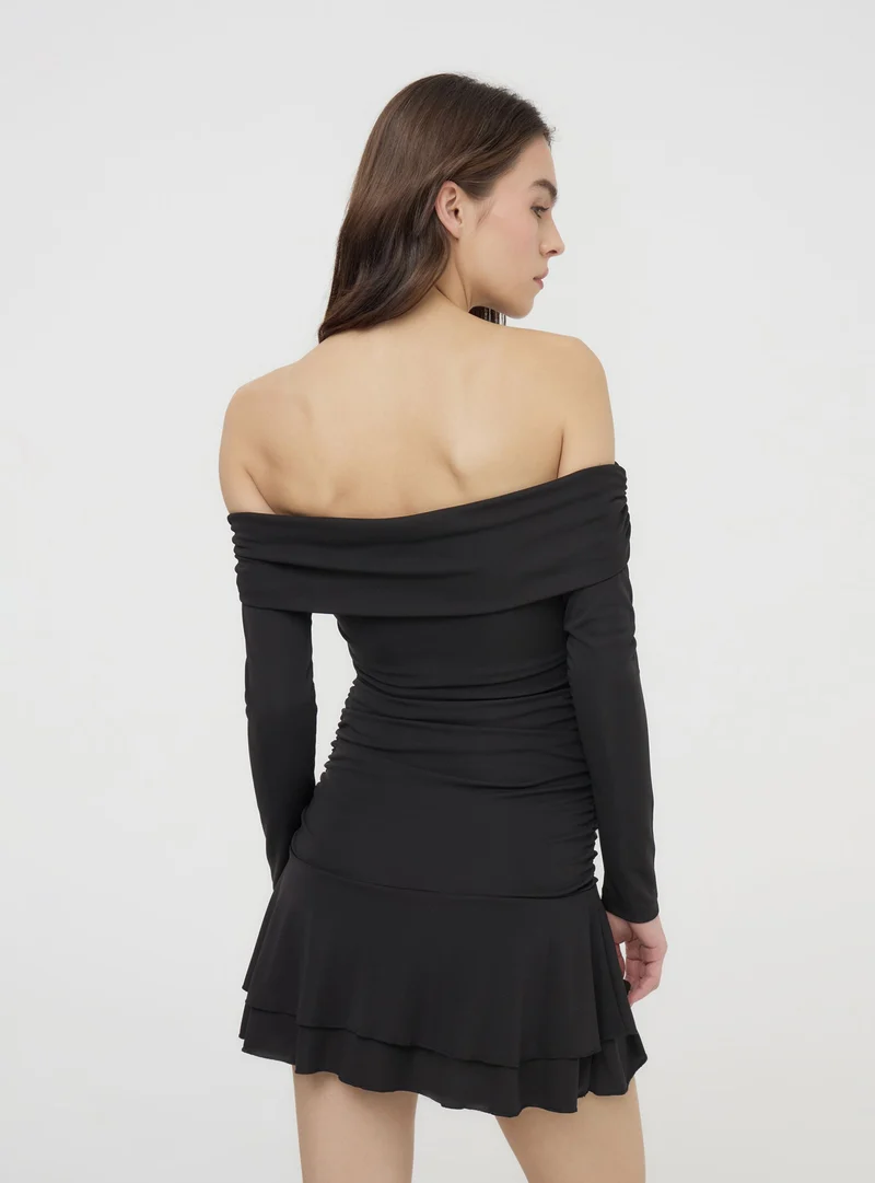 Vestito spalle scoperte con arricciature