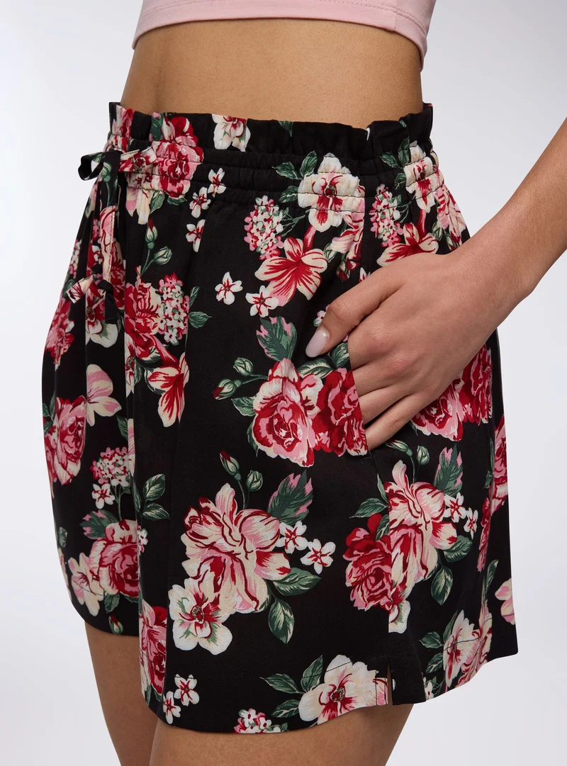 Shorts con fiori e coulisse