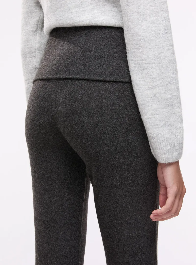 Leggings lunghi a zampa con baschina