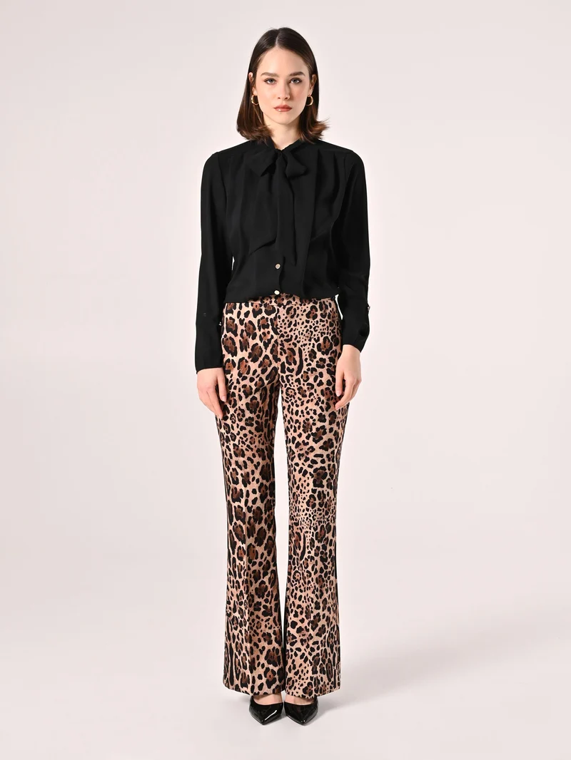 Blusa con Fiocco e Pinces Nera