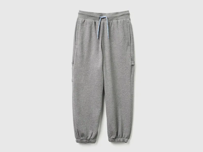 Joggers ampi con tasche
