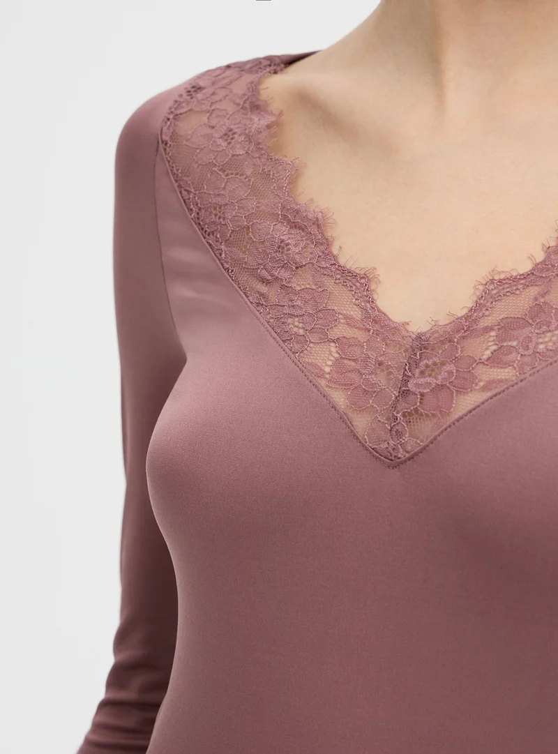 T-shirt a maniche lunghe con bordo in pizzo