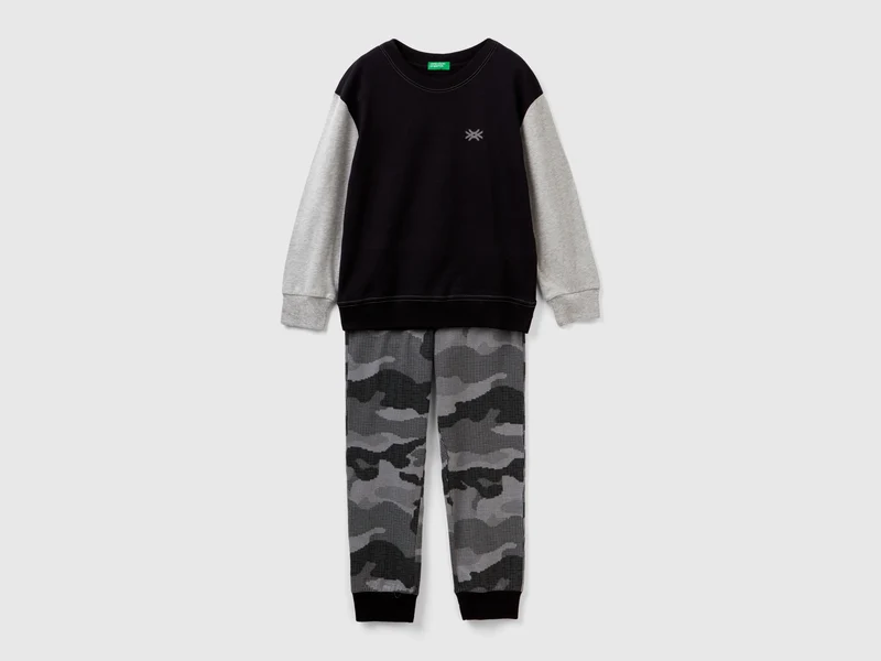 Pigiama con pantaloni camouflage