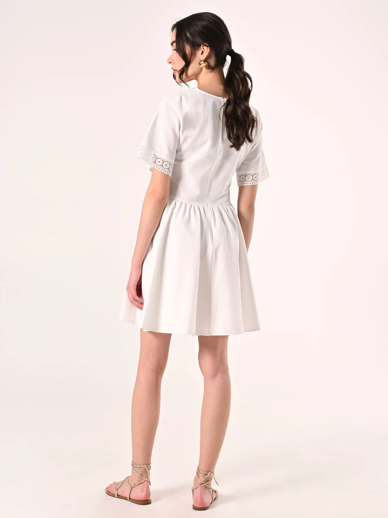 Abito Bianco con dettagli Crochet