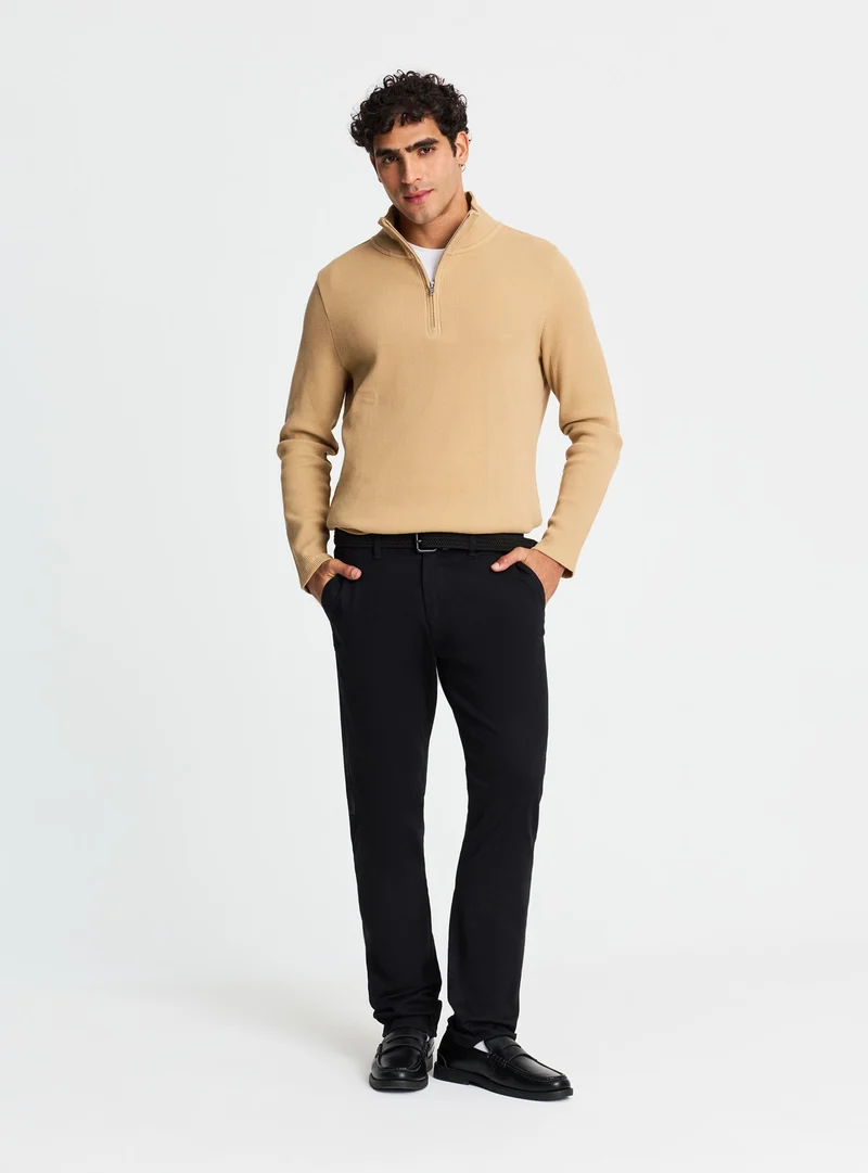 T-shirt con collo a zip