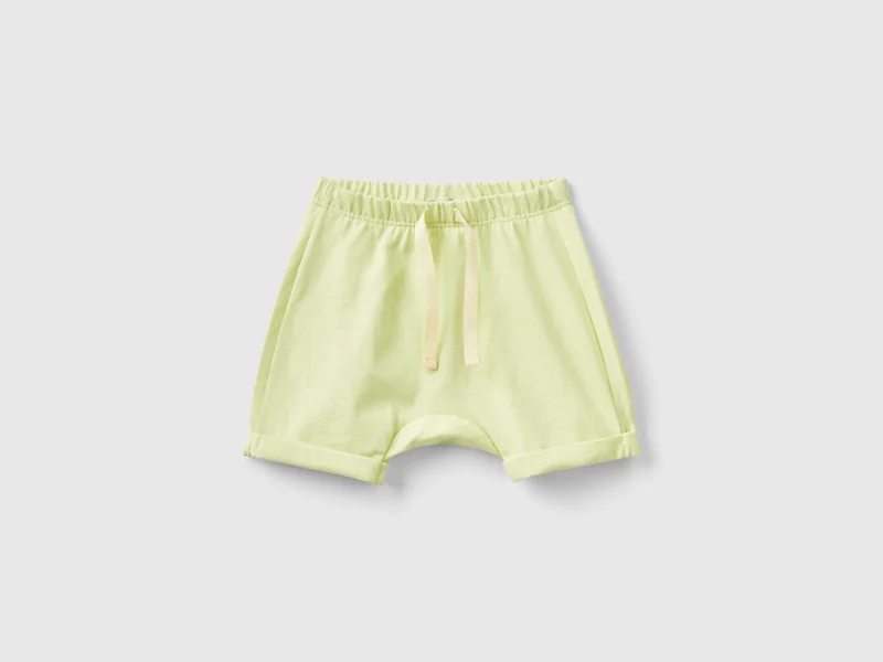 Shorts con patch sul retro