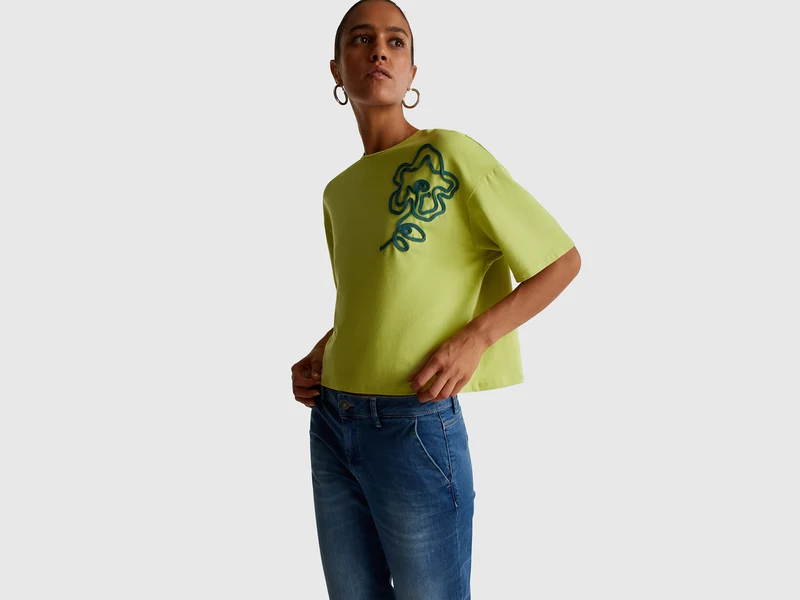 T-shirt boxy fit con applicazione