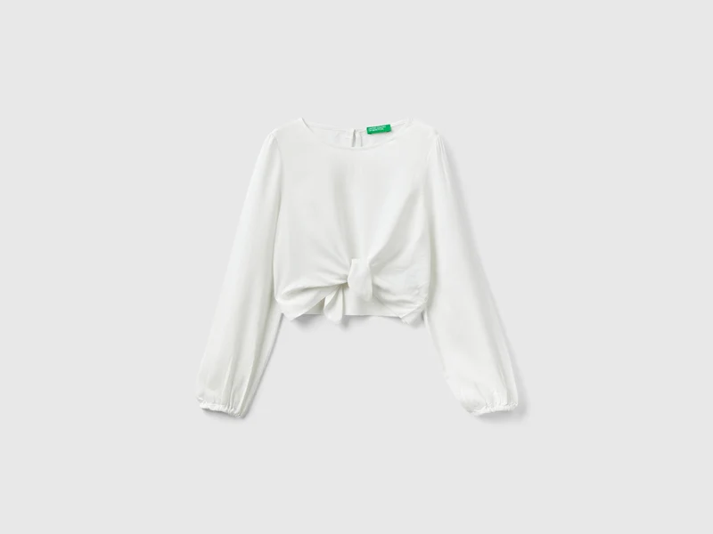 Blusa cropped con nodo