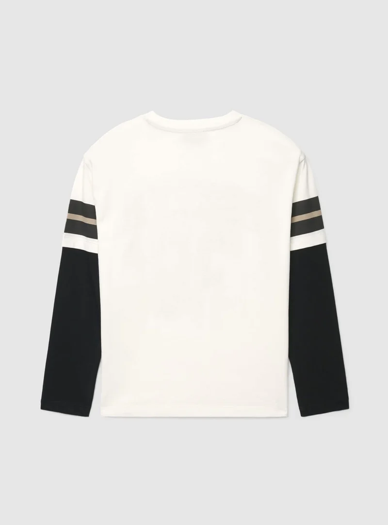 T-shirt con stampa sportiva