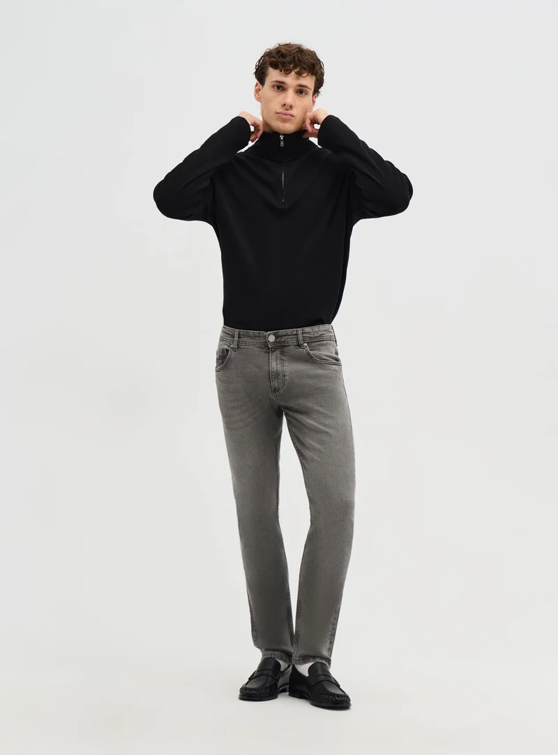 Jeans regular cinque tasche a tinta unita