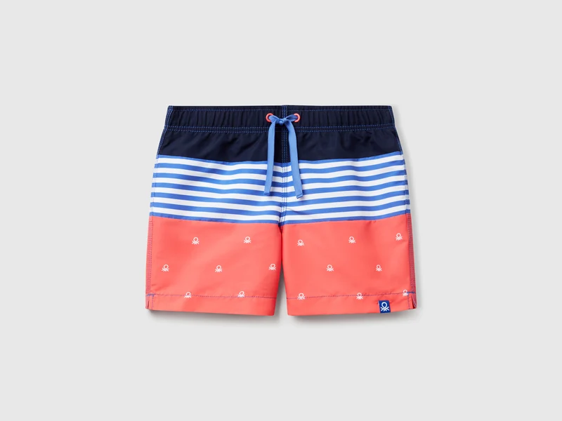 Boxer mare con righe e loghi