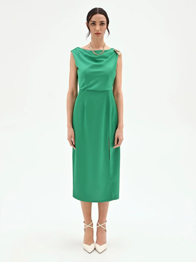 Abito tubino verde prato con scollo drappeggiato