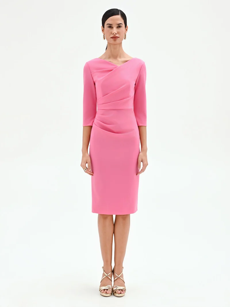 Abito tubino rosa con drappeggio asimmetrico