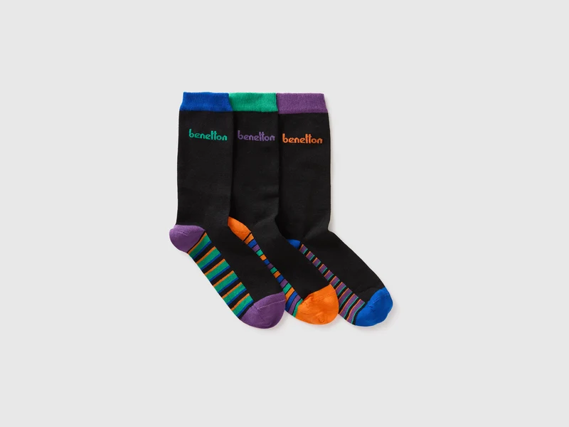Tre calzini neri con inserti multicolor