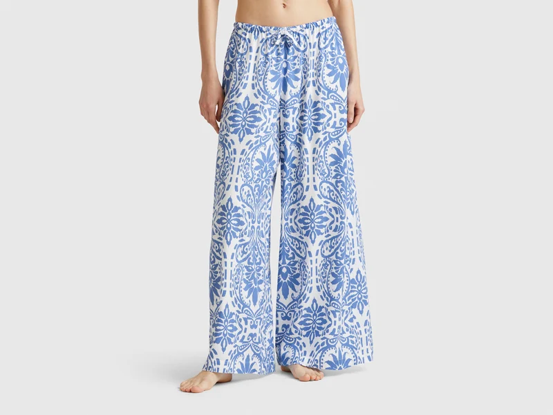 Pantaloni con stampa fantasia