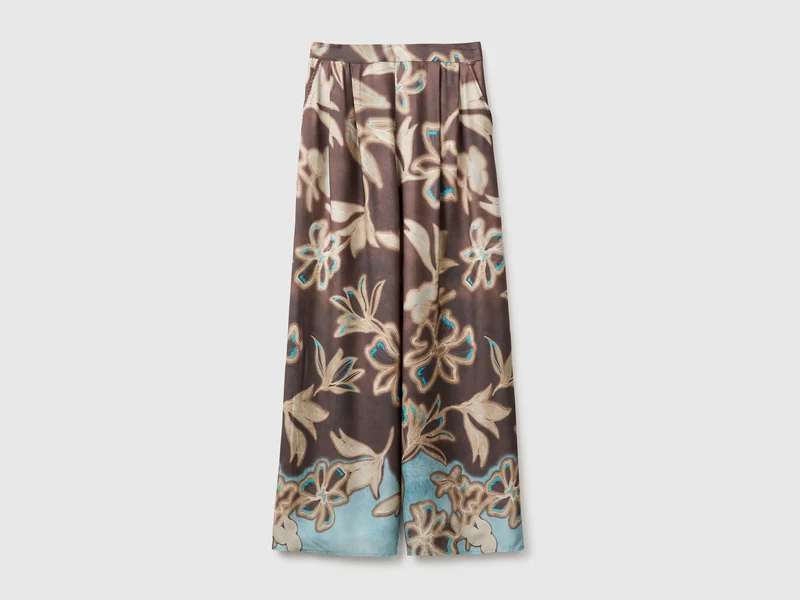 Pantaloni ampi con stampa floreale