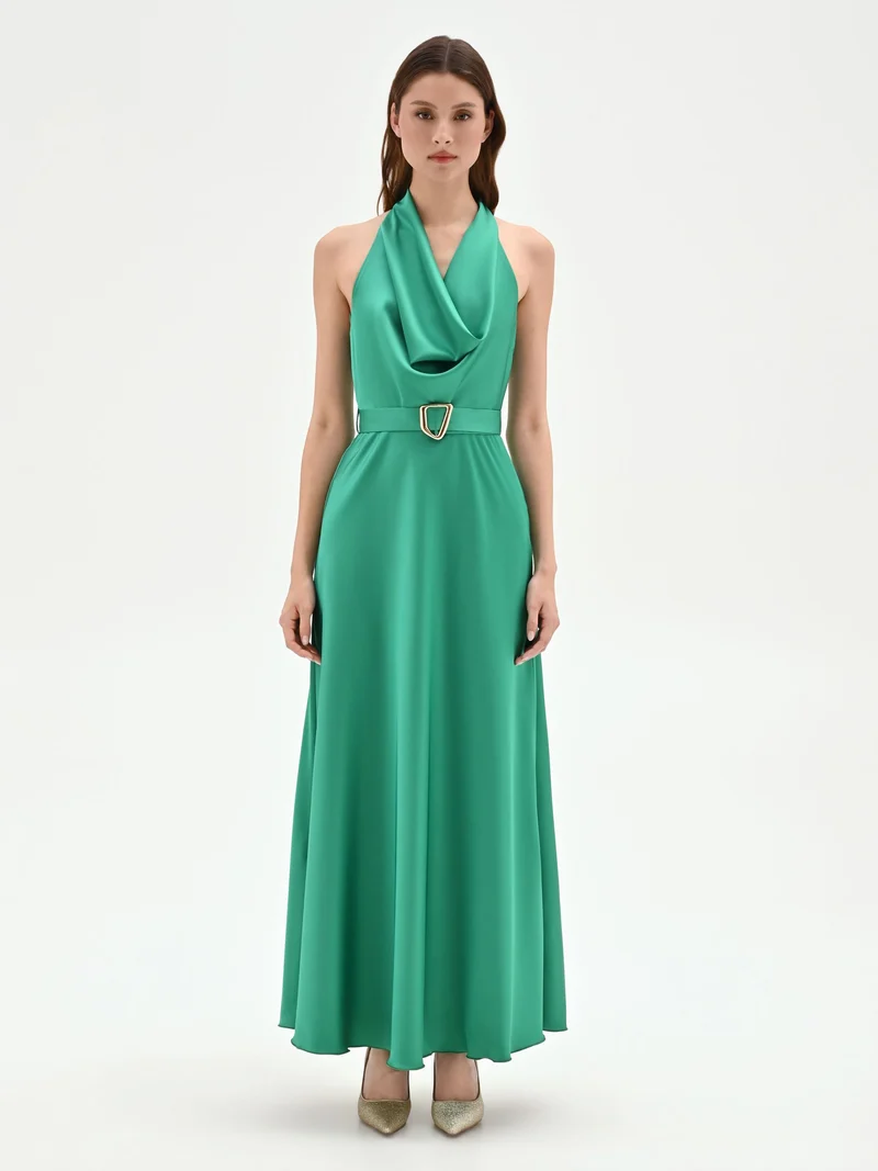 Abito lungo prato verde con scollo all'americana