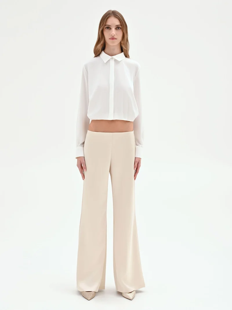 Camicia cropped panna con fondo elastico