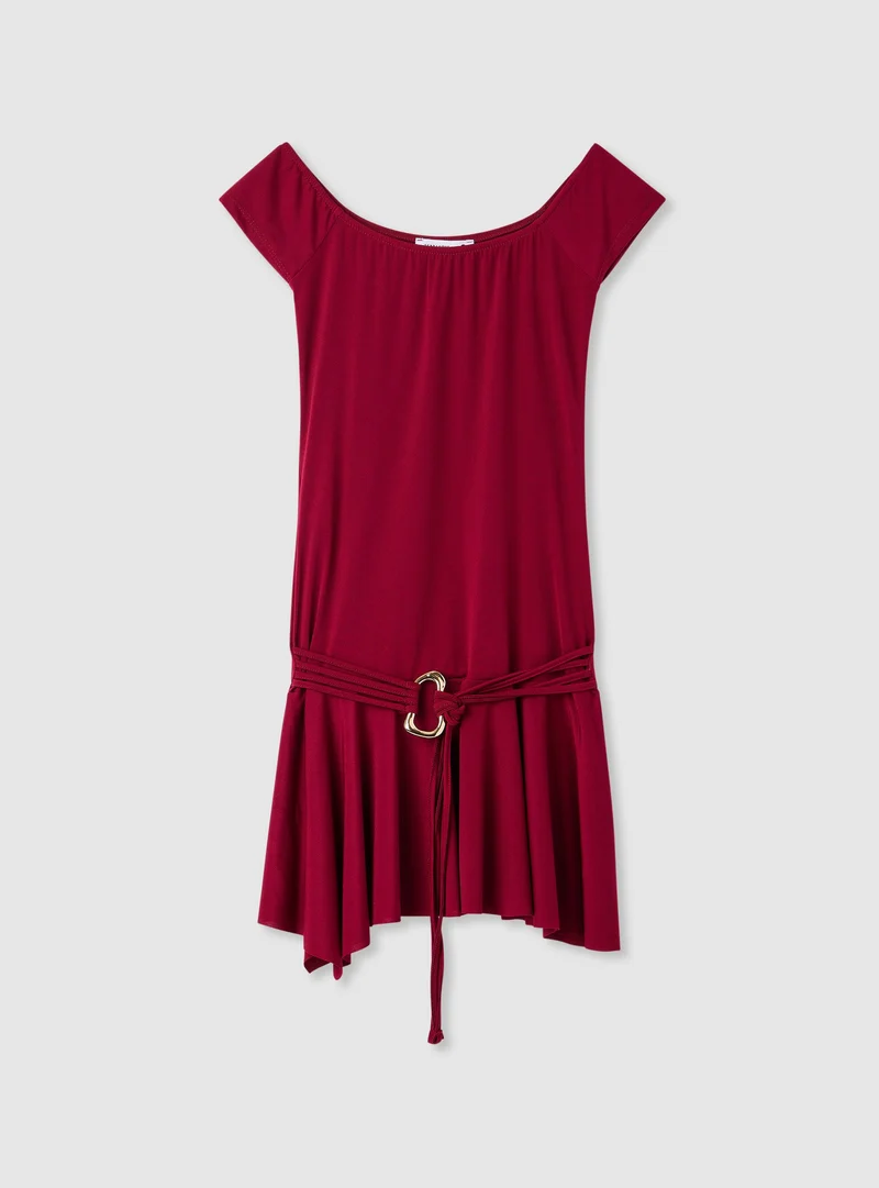 Vestito corto con spalle scoperte e cintura