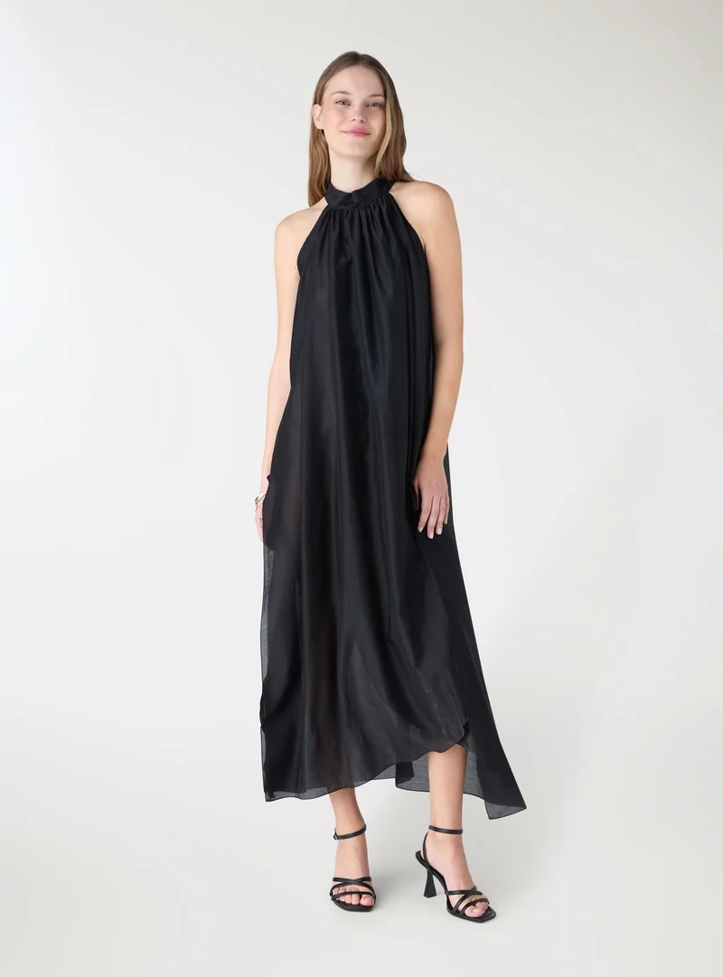 Vestito lungo con scollo all’americana e fiocco