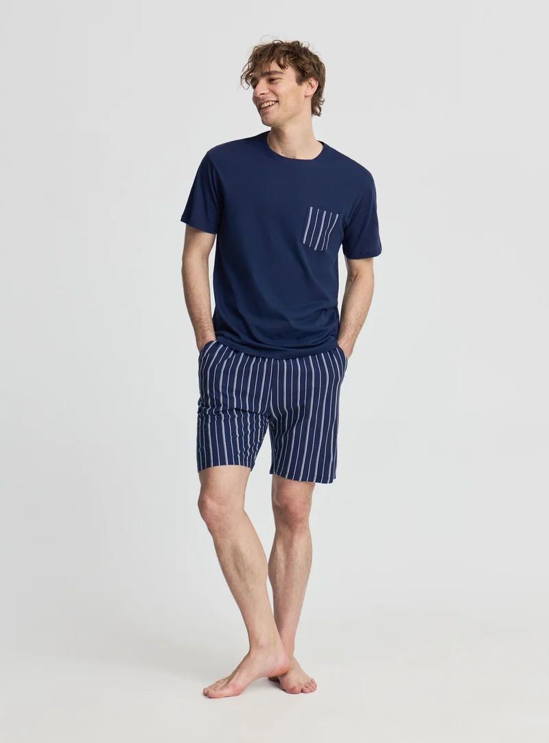 Set pigiama con t-shirt e bermuda a righe