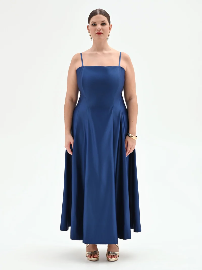 Abito curvy lungo in raso blu brillante
