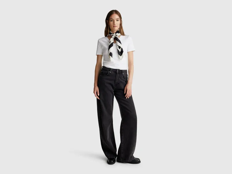 T-shirt in puro cotone con scollo a V
