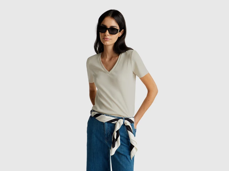 T-shirt in puro cotone con scollo a V