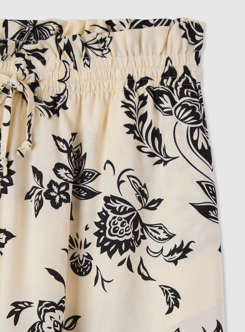 Shorts con stampa fiori tropicali