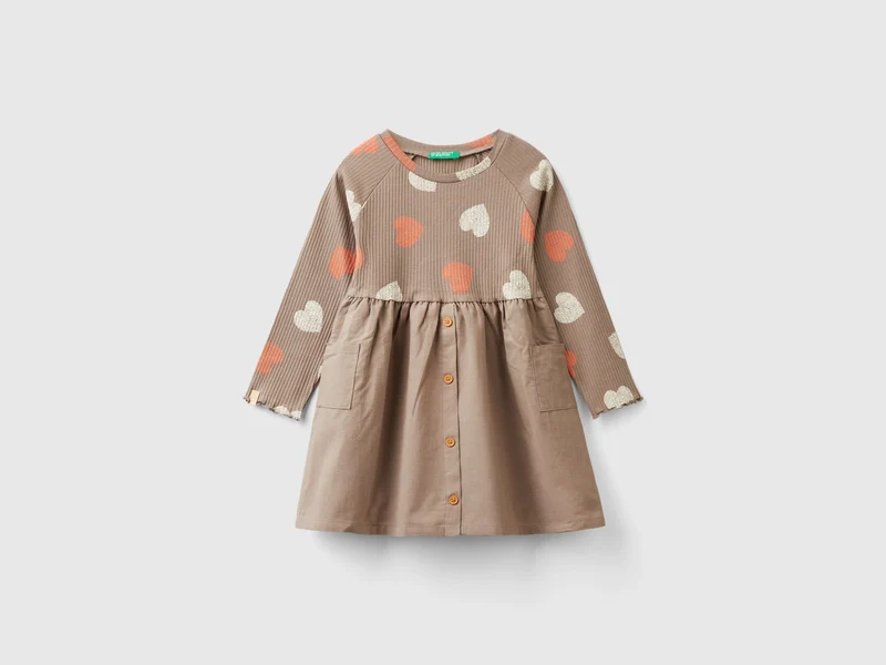 Vestito con stampa e bottoni
