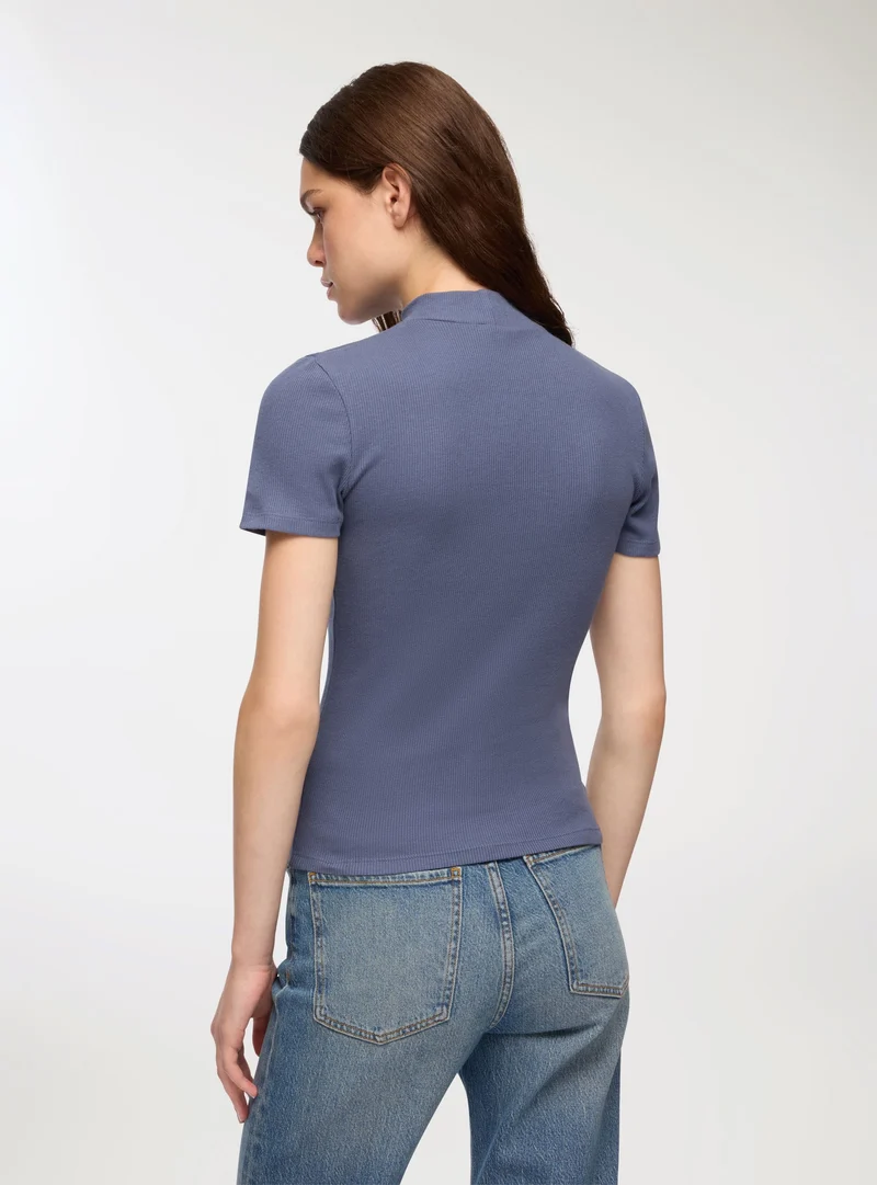 T-shirt lupetto a costine