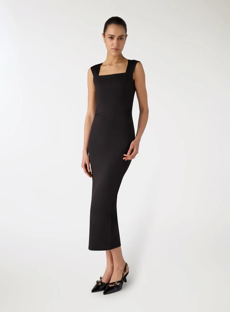 Vestito lungo con scollo quadrato e arricciature