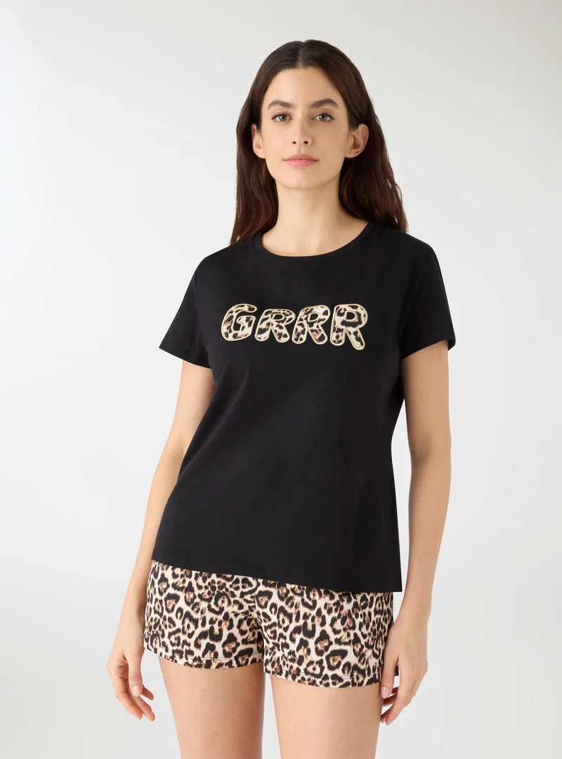 Set pigiama con maglietta con scritta e pantaloncini