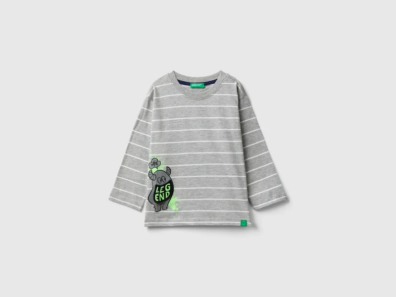 T-shirt a righe con applicazione