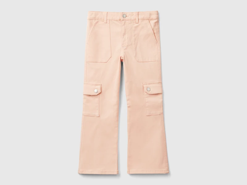 Pantaloni cargo a zampa