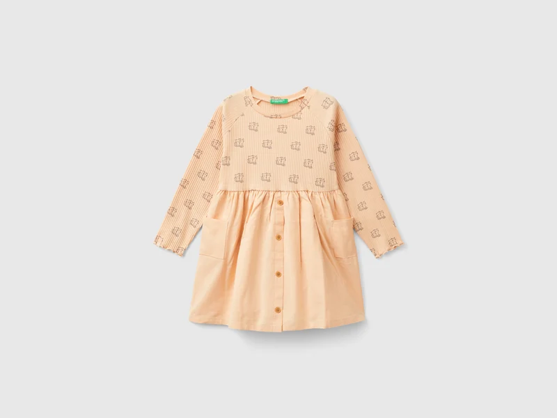 Vestito con stampa e bottoni