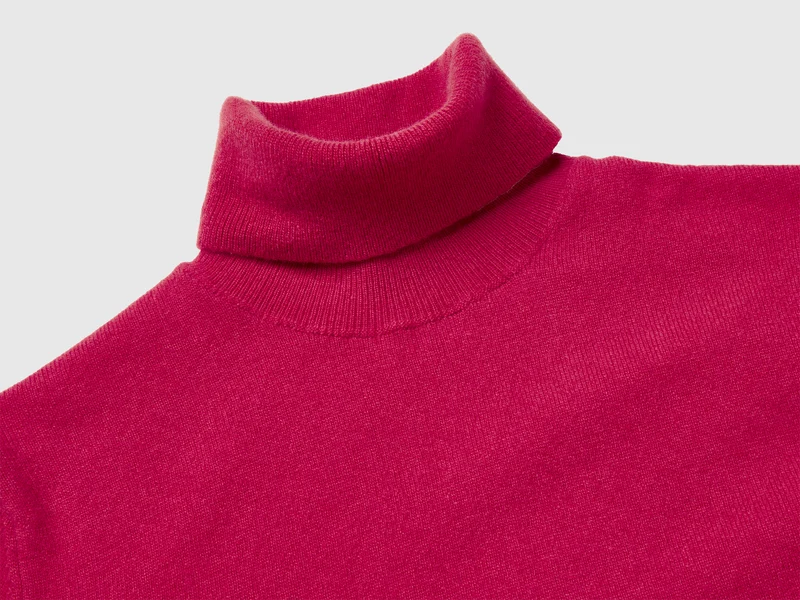 Maglione dolcevita fucsia in pura lana Merino