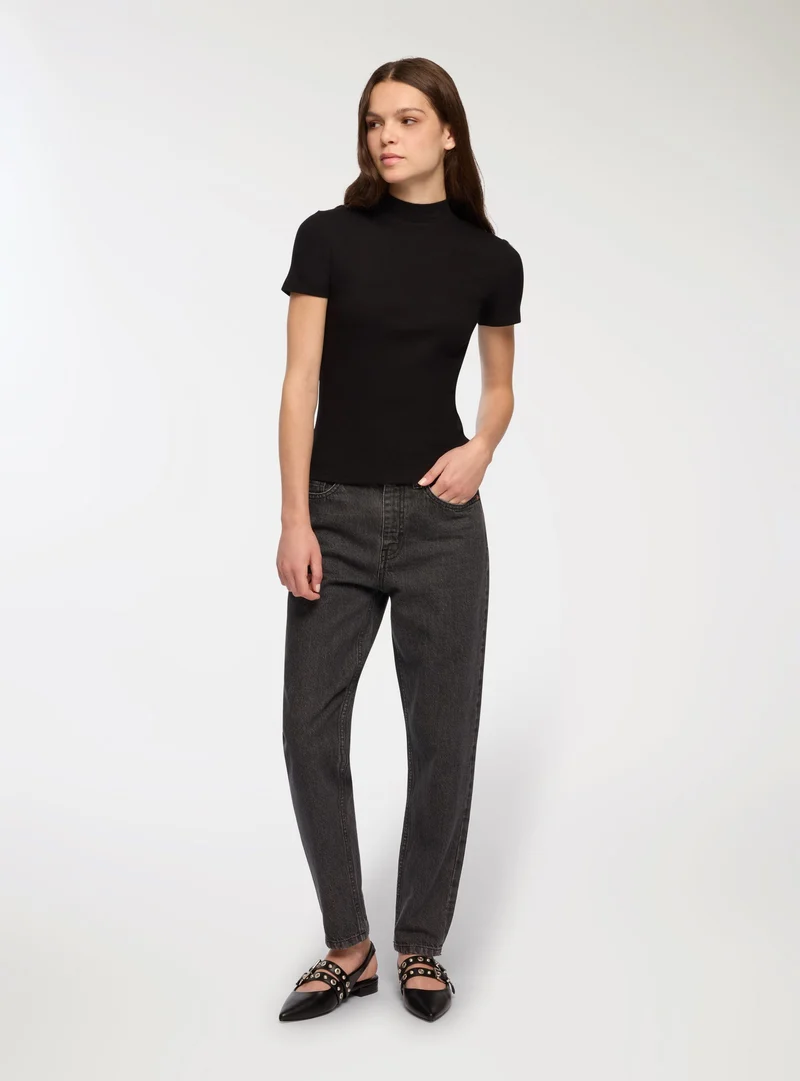 T-shirt lupetto a costine