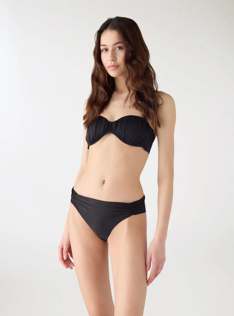 Slip bikini con arriccio