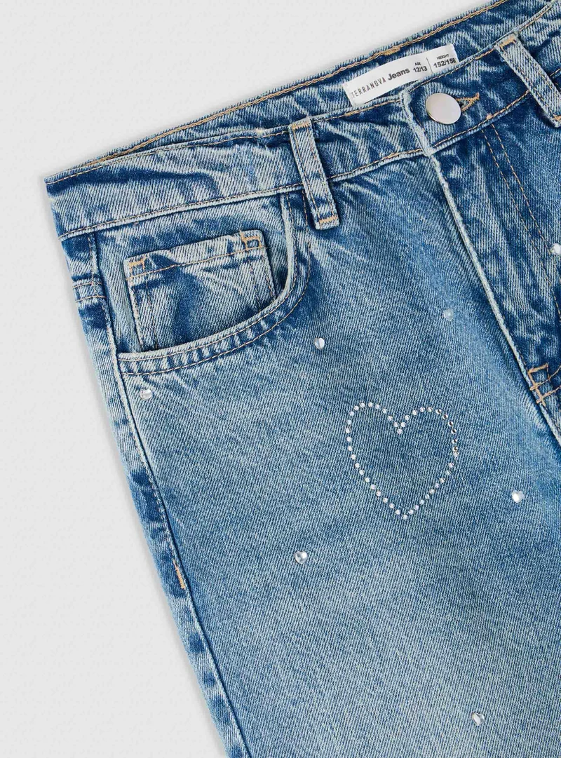 Jeans wide leg con applicazioni a cuore