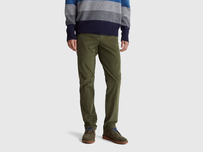 Pantaloni slim fit in velluto stretch