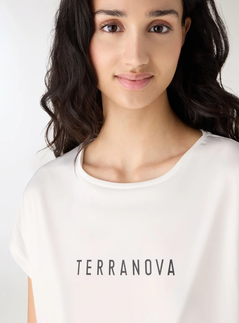 T-shirt ampia con scritta frontale