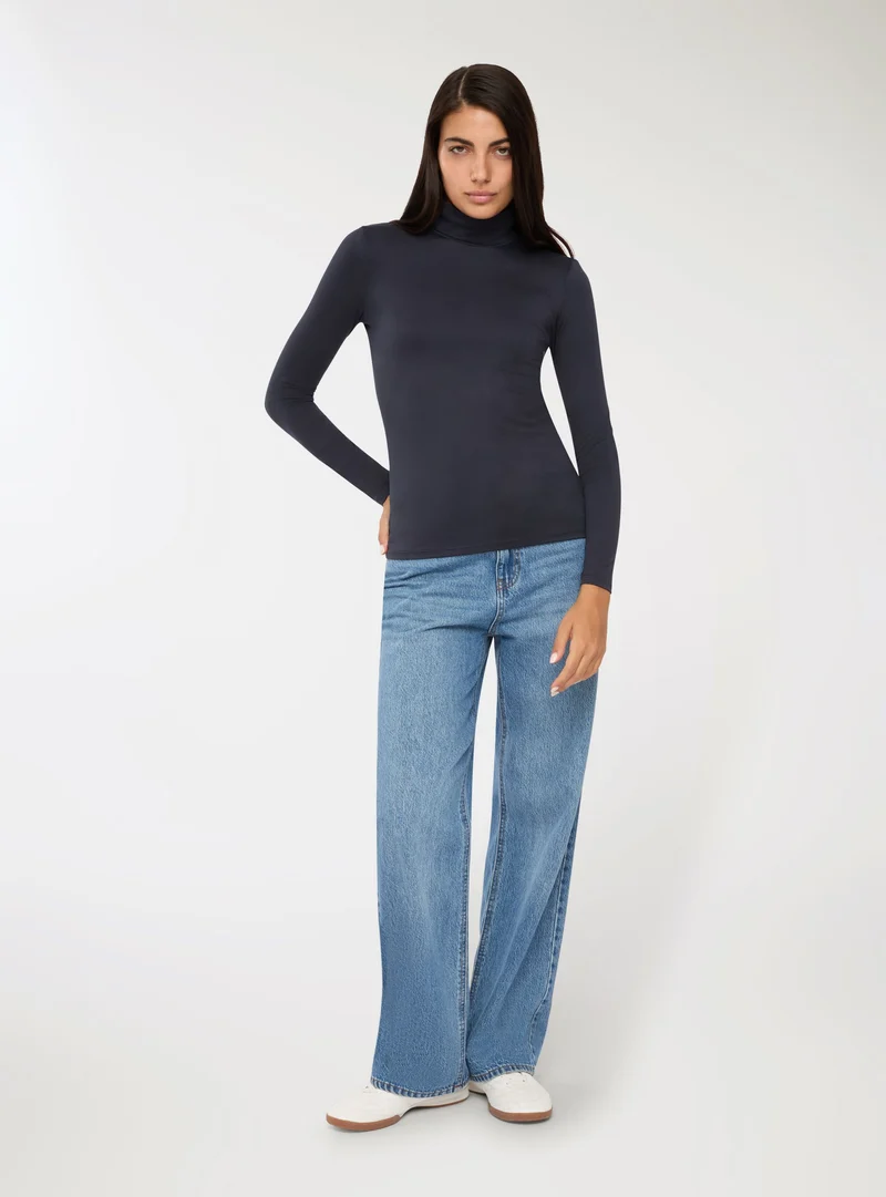 T-shirt basic lupetto in tessuto caldo
