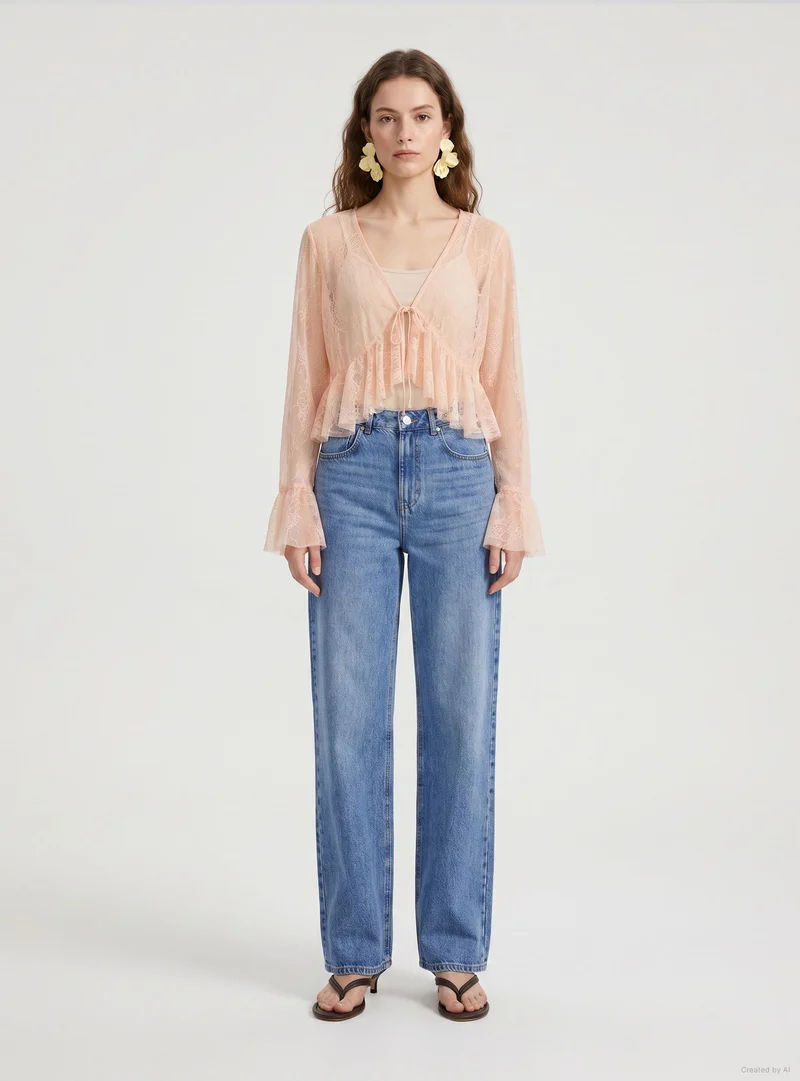 T-shirt in pizzo con balze e laccetto